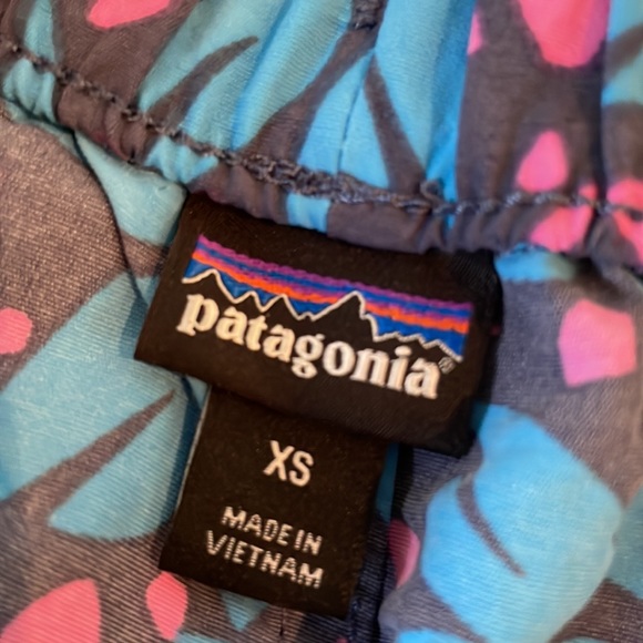 Like new Patagonia shorts - Picture 2 of 3
